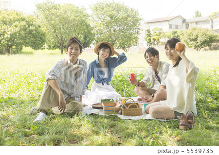 友達とピクニック 5539735