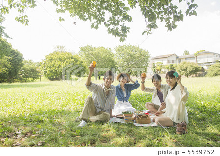 友達とピクニック 5539752
