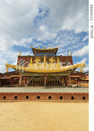 songzanlin tibetan monastery, shangri-la, china songzanlin tibetan monastery, shangri-la, china 5540999