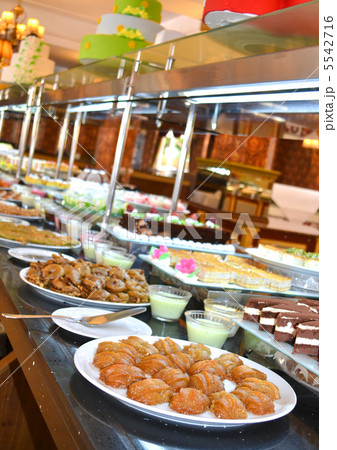 Hotel breakfast table 5542716