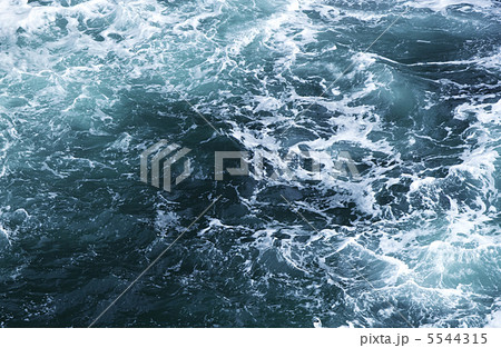 Ocean storm background 5544315