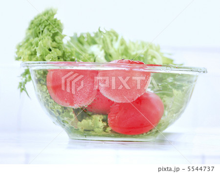 fresh tomatoes with pouring water 5544737