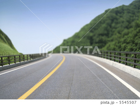 Road and blue sky 5545507