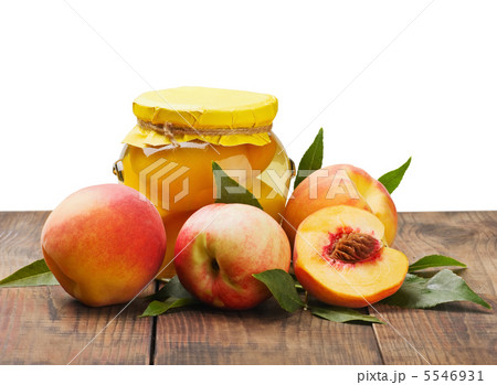fresh and canned peaches 5546931