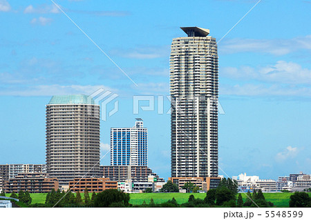 川口元郷の高層住宅街と青空 5548599