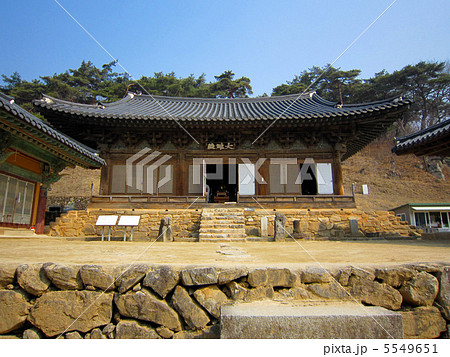 韓国慶州　鳳停寺の極楽殿 5549651