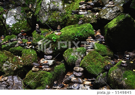 天安河原の積み石 5549845