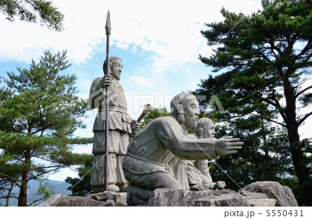 国見ヶ丘、天孫降臨の石像 5550431