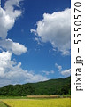 田園風景と秋の空 5550570