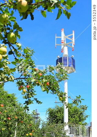 りんごと風力+ソーラー発電機 りんごと風力+ソーラー発電機 5552349