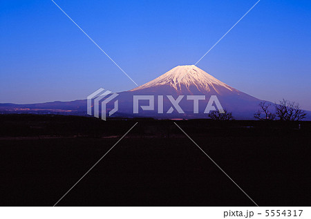日没前の紺碧 5554317