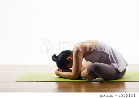 ヨガのポーズ 5555151
