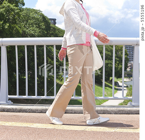 ウォーキング 5555196