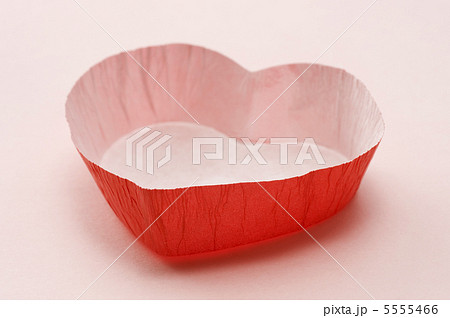 ハート型のベーキングカップ 5555466