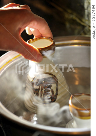 冬の夜の熱燗 冬の夜の熱燗 5557494