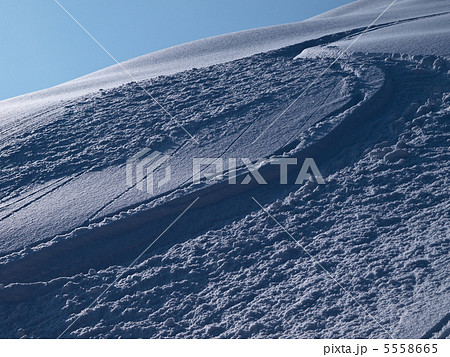 黒いシュプール 5558665