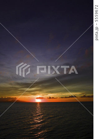 沖縄 竹富島のコンドイビーチからの夕景 沖縄 竹富島のコンドイビーチからの夕景 5559672
