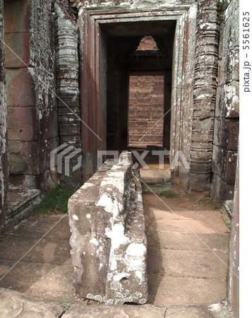世界遺産　アンコール遺跡のプレ・ループ寺院 5561625