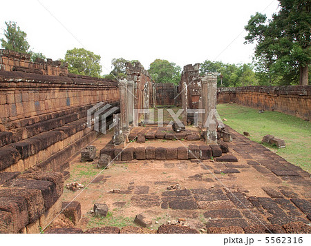 世界遺産　アンコール遺跡のプレ・ループ寺院 5562316