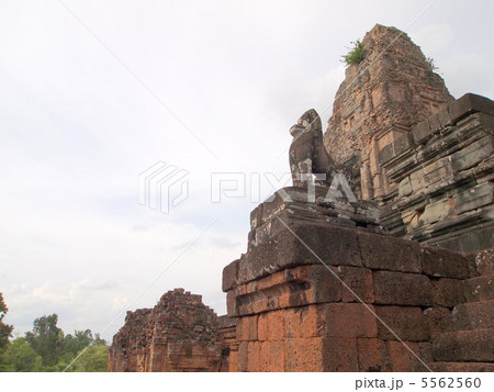 世界遺産　アンコール遺跡のプレ・ループ寺院 5562560