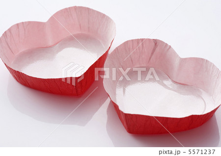 ハート型のベーキングカップ ハート型のベーキングカップ 5571237