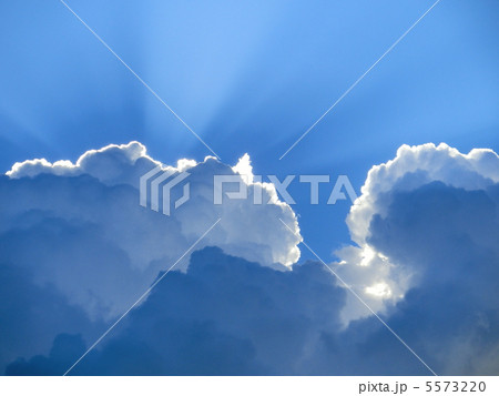 Crepuscular rays3 5573220