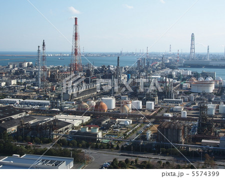 四日市港ポートビルから見る工場地帯の眺望 5574399