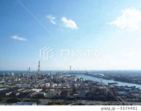 四日市港ポートビルから見る工場地帯の眺望 5574401