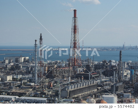 四日市港ポートビルから見る工場地帯の眺望 5574402