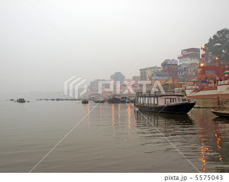 朝靄のガンジス河 朝靄のガンジス河 5575043