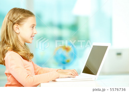 Typing girl 5576736
