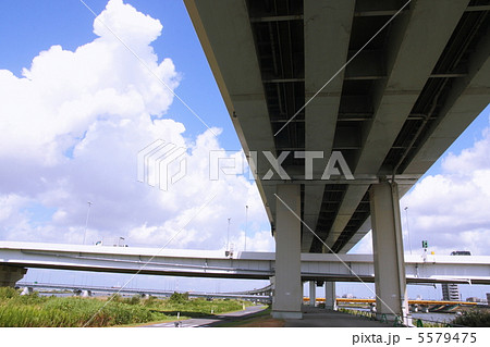 首都高速小松川線と船堀橋、青空 首都高速小松川線と船堀橋、青空 5579475