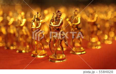 Golden toy soldiers 5584020