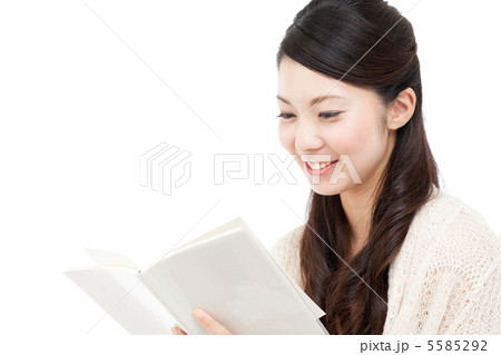 読書する女性 読書する女性 5585292