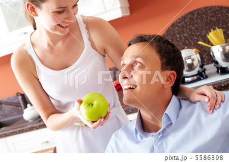 Have an apple 5586398