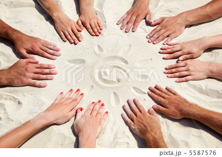 Sun in circle Sun in circle 5587576