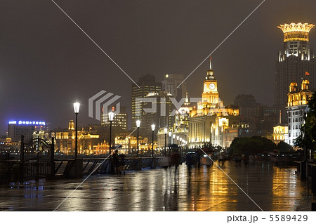 雨の上海 夜景 外灘 雨の上海 夜景 外灘 5589429