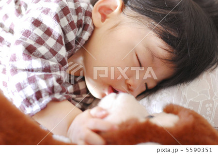 赤ちゃんの寝顔 赤ちゃんの寝顔 5590351