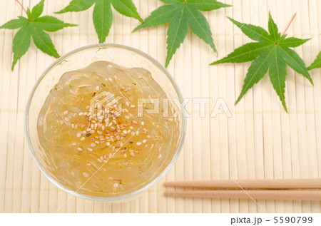 ところてんとカエデの葉 5590799