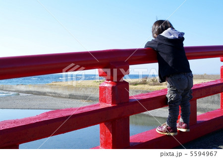 葉山御用邸の臨御橋と子供 5594967