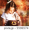 5596574