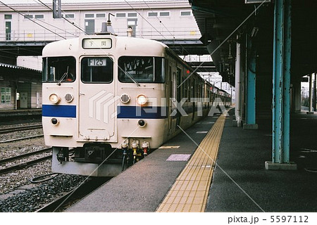 門司駅に停車する下関行き415系。 門司駅に停車する下関行き415系。 5597112