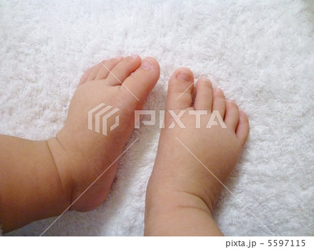 赤ちゃんの足 5597115