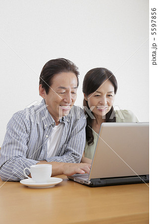 夫婦ライフスタイル 5597856