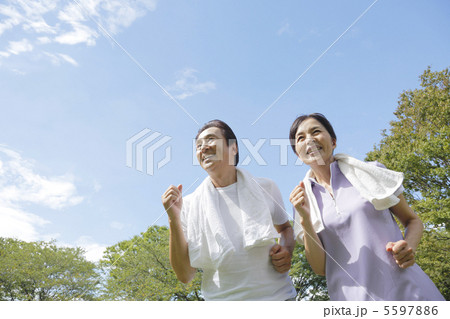 運動する夫婦 5597886