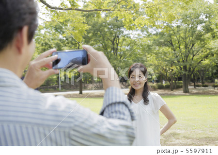 旅行に来た夫婦 5597911