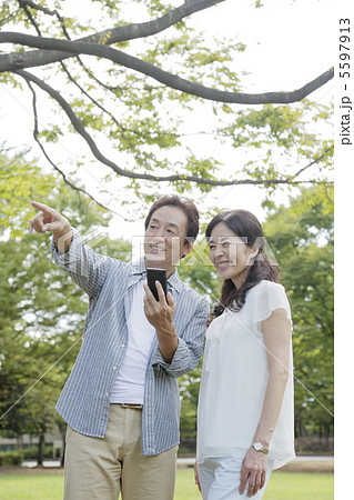 旅行に来た夫婦 5597913