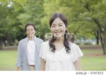 旅行に来た夫婦 旅行に来た夫婦 5597923