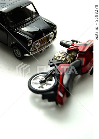 自動車事故 5598278