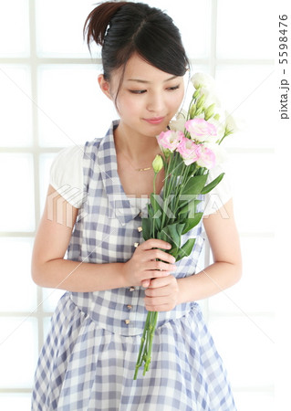 花と可憐な乙女 花と可憐な乙女 5598476